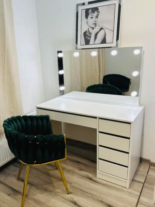 Spokojná zákazníčka ✨ Toaletný stolík Inez 💄 Elegantný, praktický, nadčasový. #catalinask #inez #spokojnazakaznicka